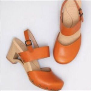 Dansko Thea Clogs in Burnt Orange sz 37
